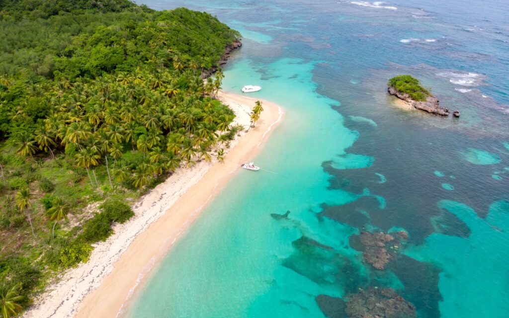 Martinique en hiver, plage des Caraïbes