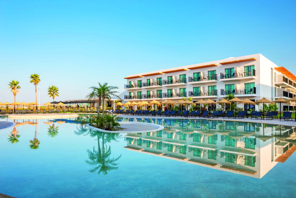 AP-CABANAS-BEACH-NATURE-POOL