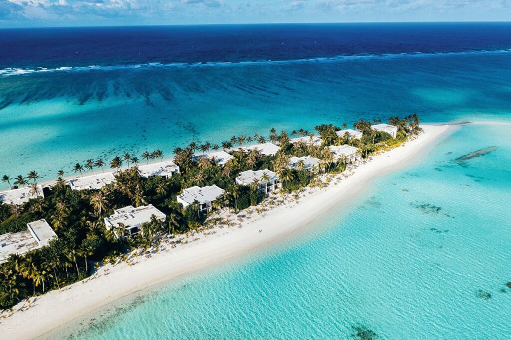 Plage et villas sur pilotis du TUI Sélection Hôtel Riu Palace Maldivas