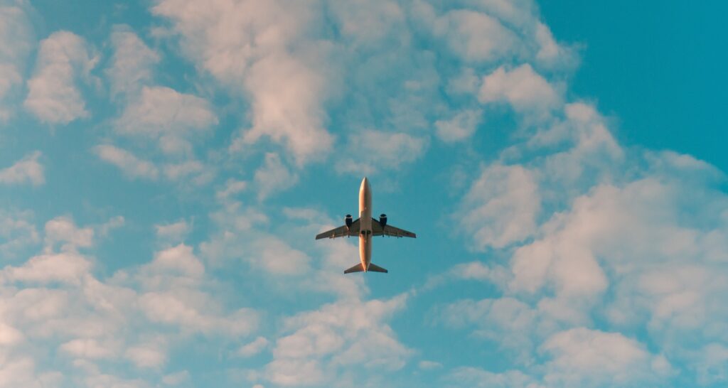 Avion dans les airs